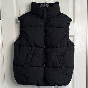 Bershka black puffer vest women’s size XS